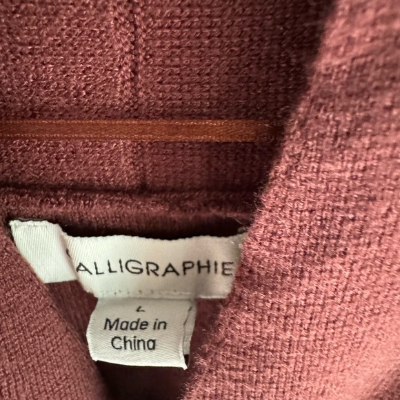 🌺Long Calligraphie Burgundy Sweater NWOT Large With Pockets - Picture 6 of 6